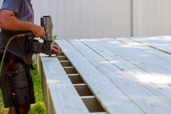How to Choose the Best Deck Builder for Your Outdoor Project
